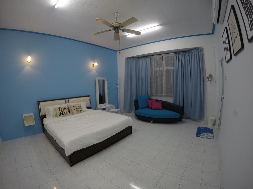 Little Blue House Kemaman Guesthouse Chukai エクステリア 写真