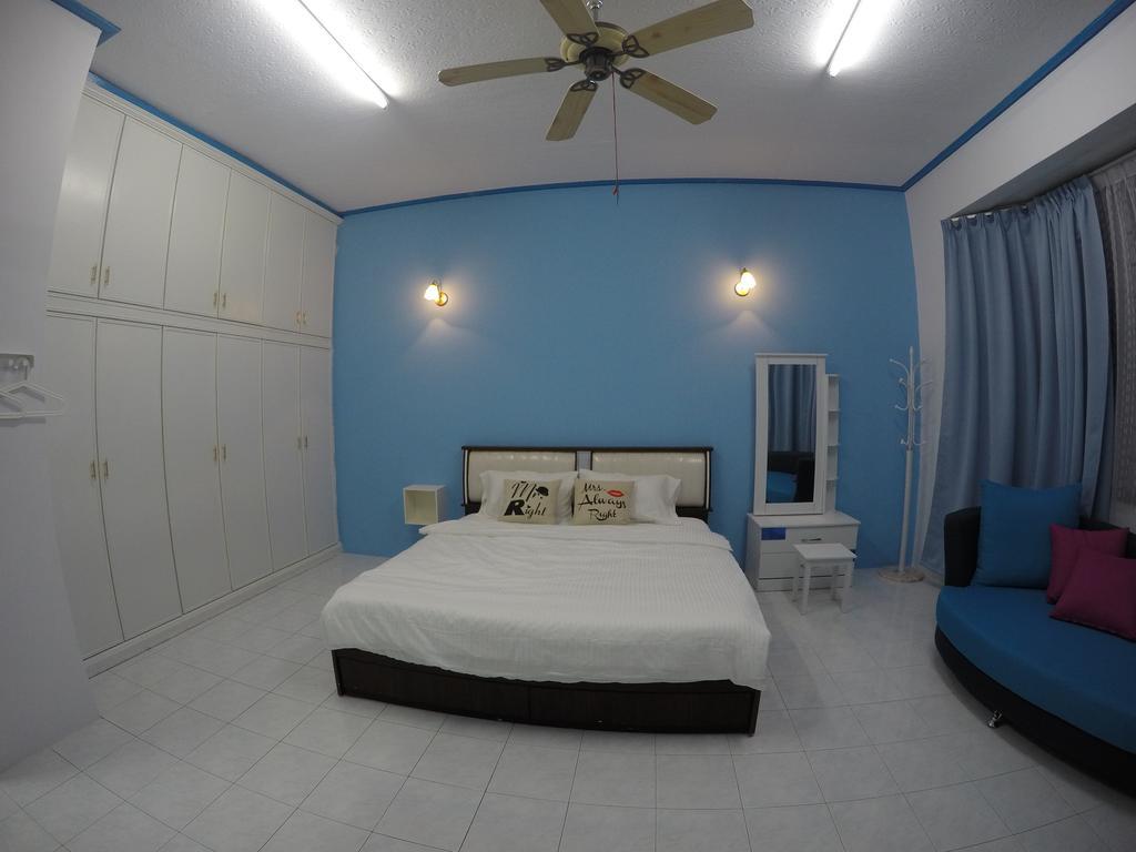 Little Blue House Kemaman Guesthouse Chukai エクステリア 写真